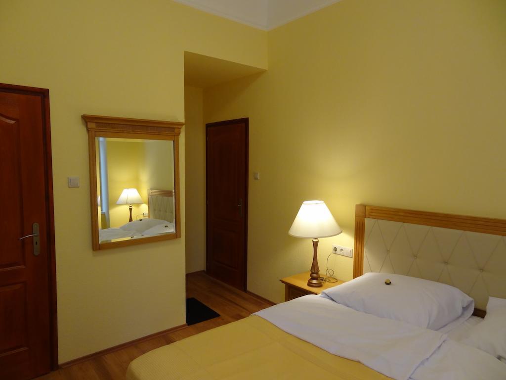 Residence Parliament Boedapest Kamer foto